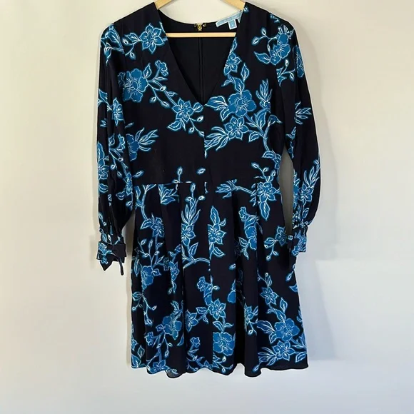draper james blue floral dress Draper James Selena V-Neck Midi Dress